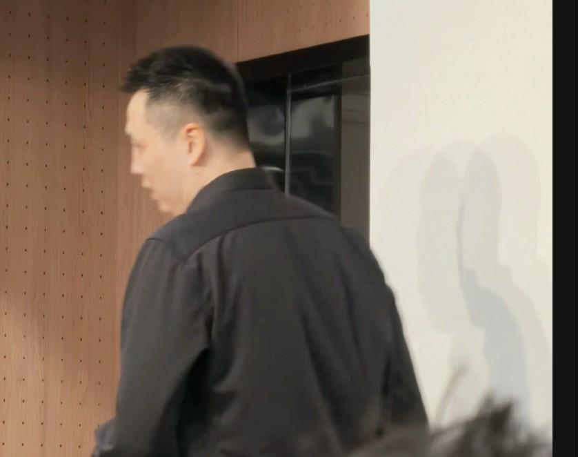乐鱼体育登录入口-G5赛后采访有媒体让卢伟点评裁判判罚,后者直接起身离场